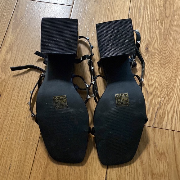 Black Heels - Picture 4 of 7